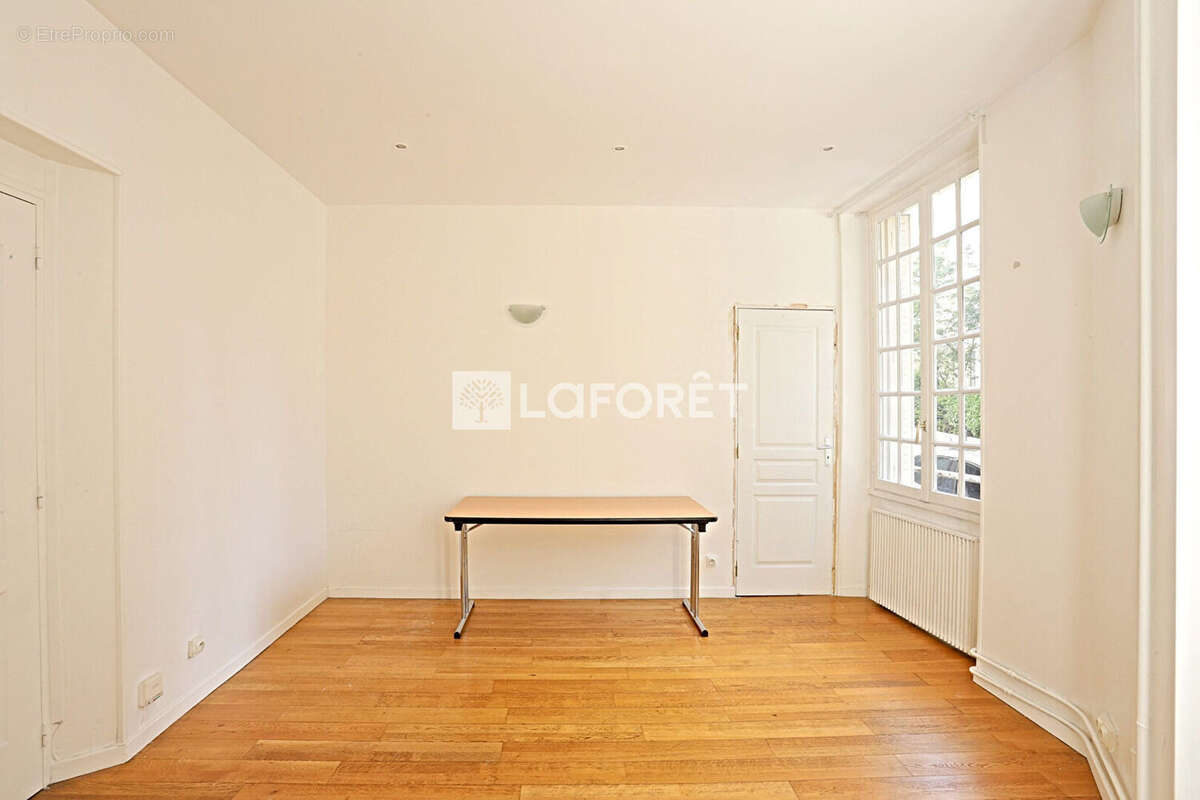 Appartement à PARIS-14E