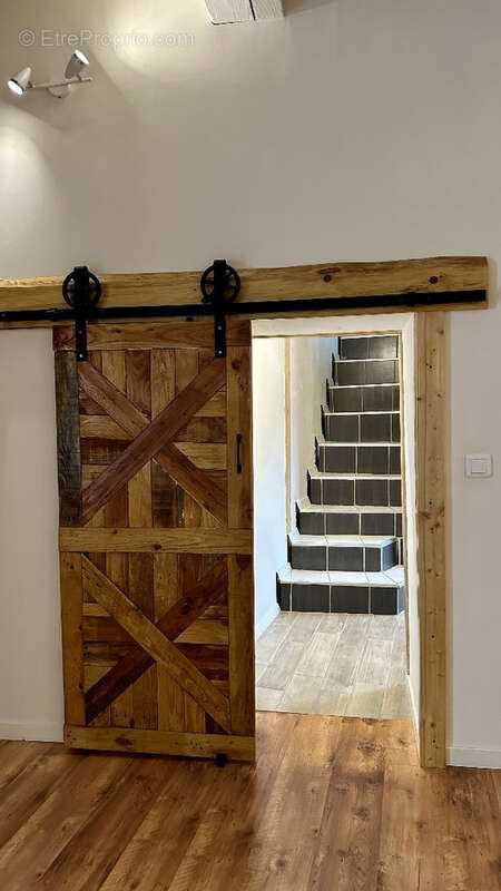 Maison à SAINT-CHAPTES