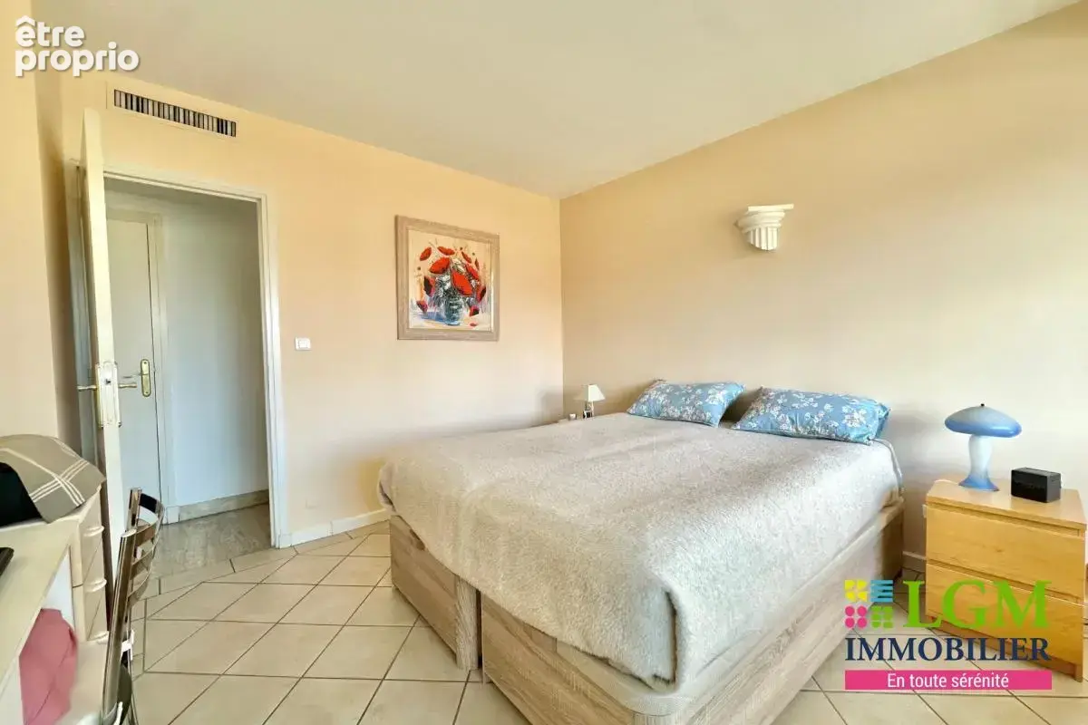 NÎMES - Appartement avec garage Quai de la Fontaine - photo 7