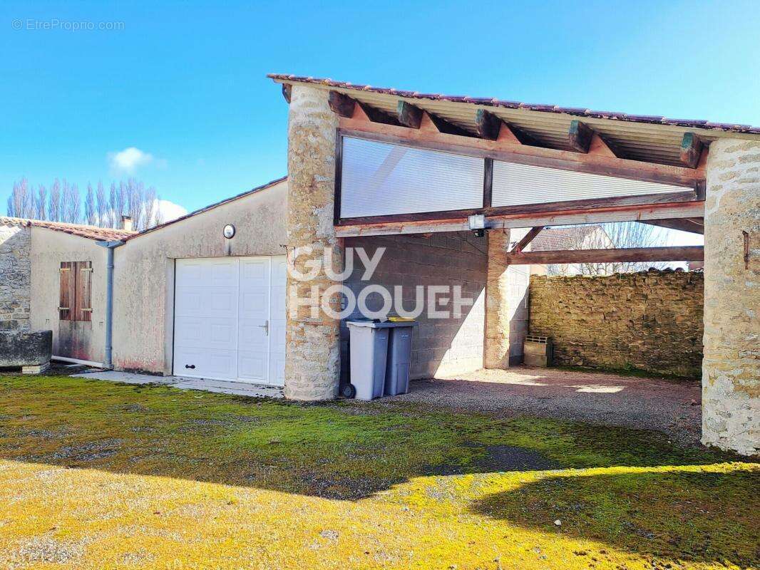Maison à SURGERES