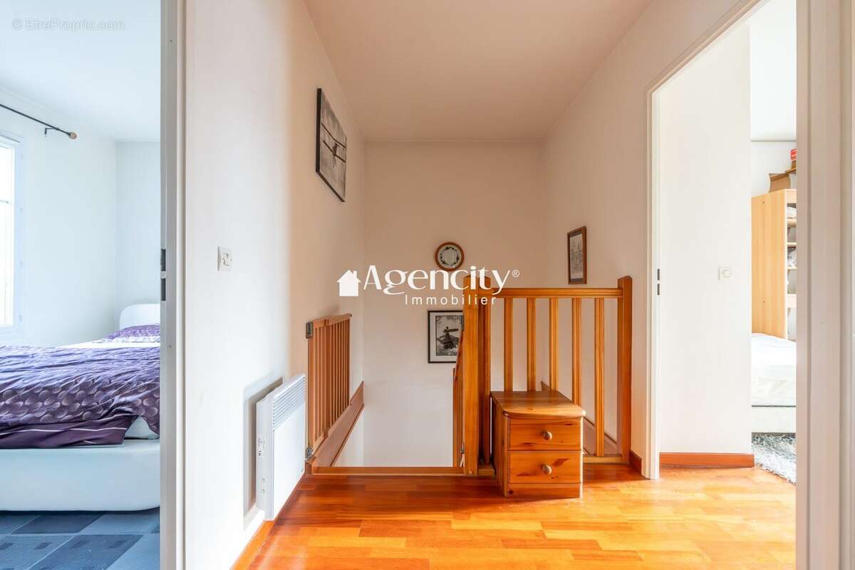 4 Pièces Bailly Dégagement - Appartement à BAILLY-ROMAINVILLIERS