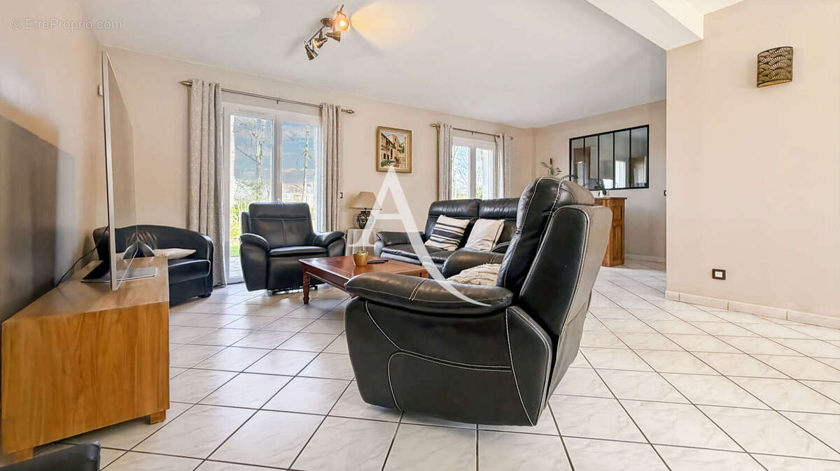 Maison à LE PERRAY-EN-YVELINES