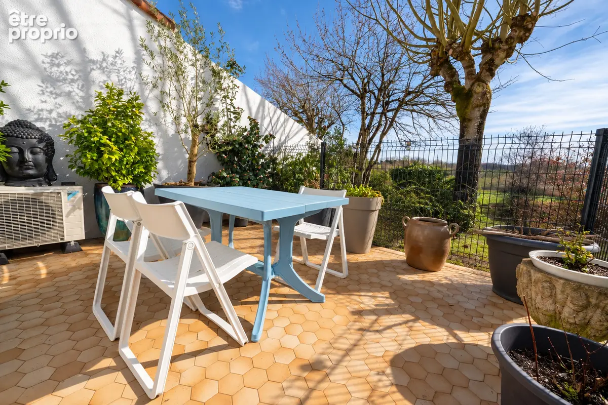 PROCHE COMMERCES - Appartement de 26 m² avec terrasse & stationnement - photo 2