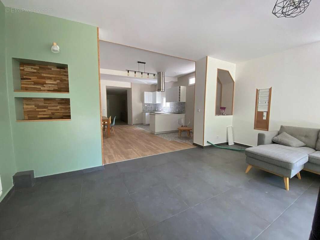 Maison à VEUREY-VOROIZE