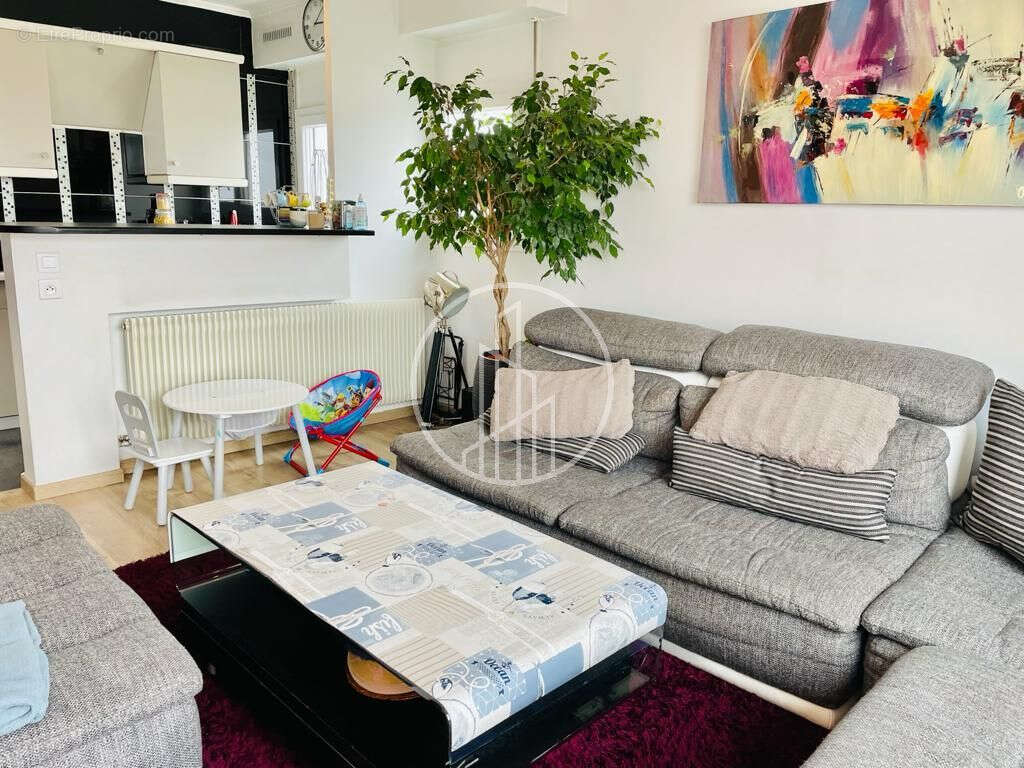 Appartement à COURBEVOIE