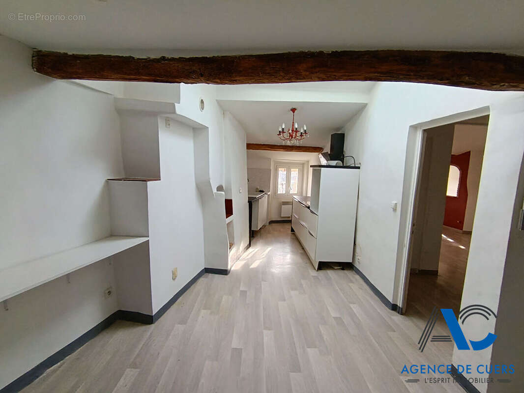 Appartement à CUERS