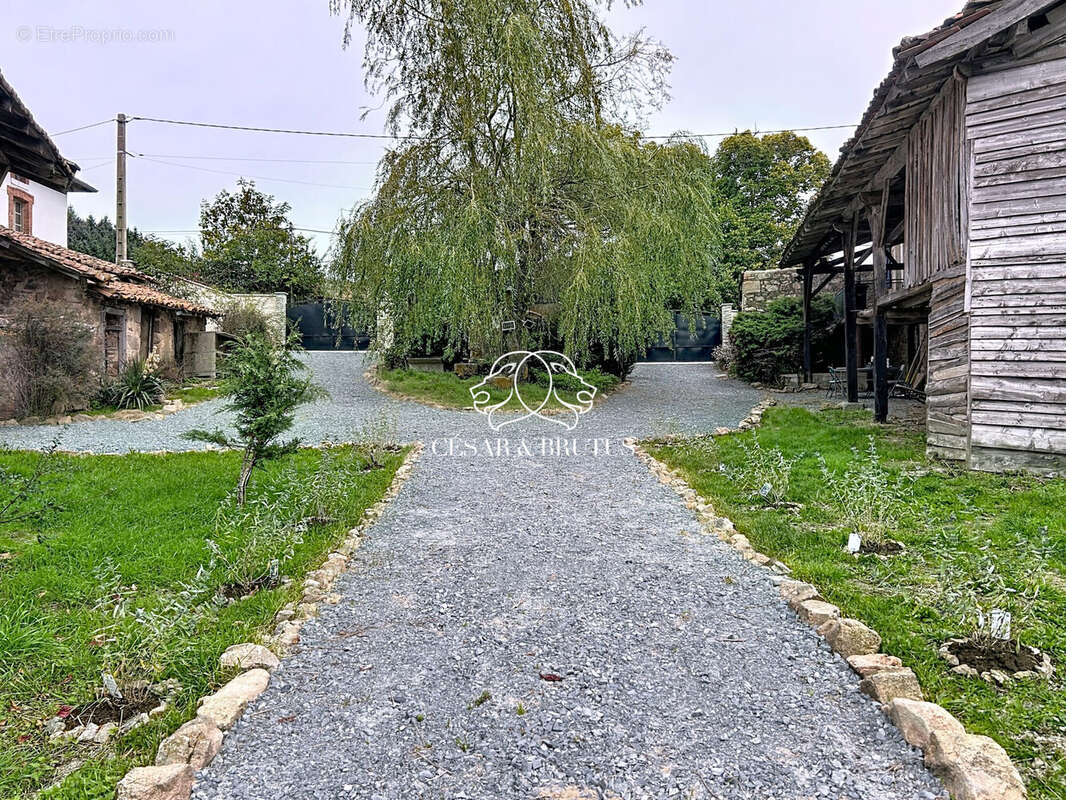 Maison à SAINT-JUST-EN-CHEVALET