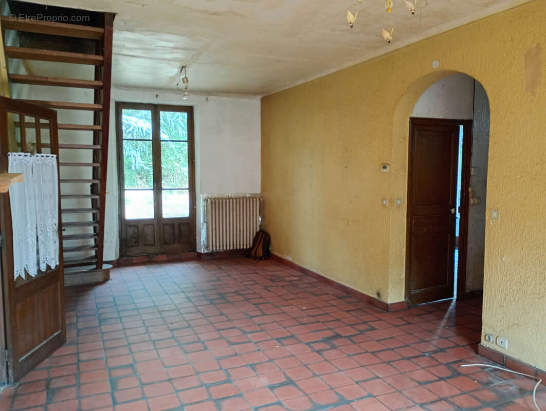 Maison à SAINT-HILAIRE-LE-CHATEAU