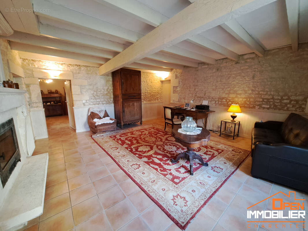 Maison à CRITEUIL-LA-MAGDELEINE