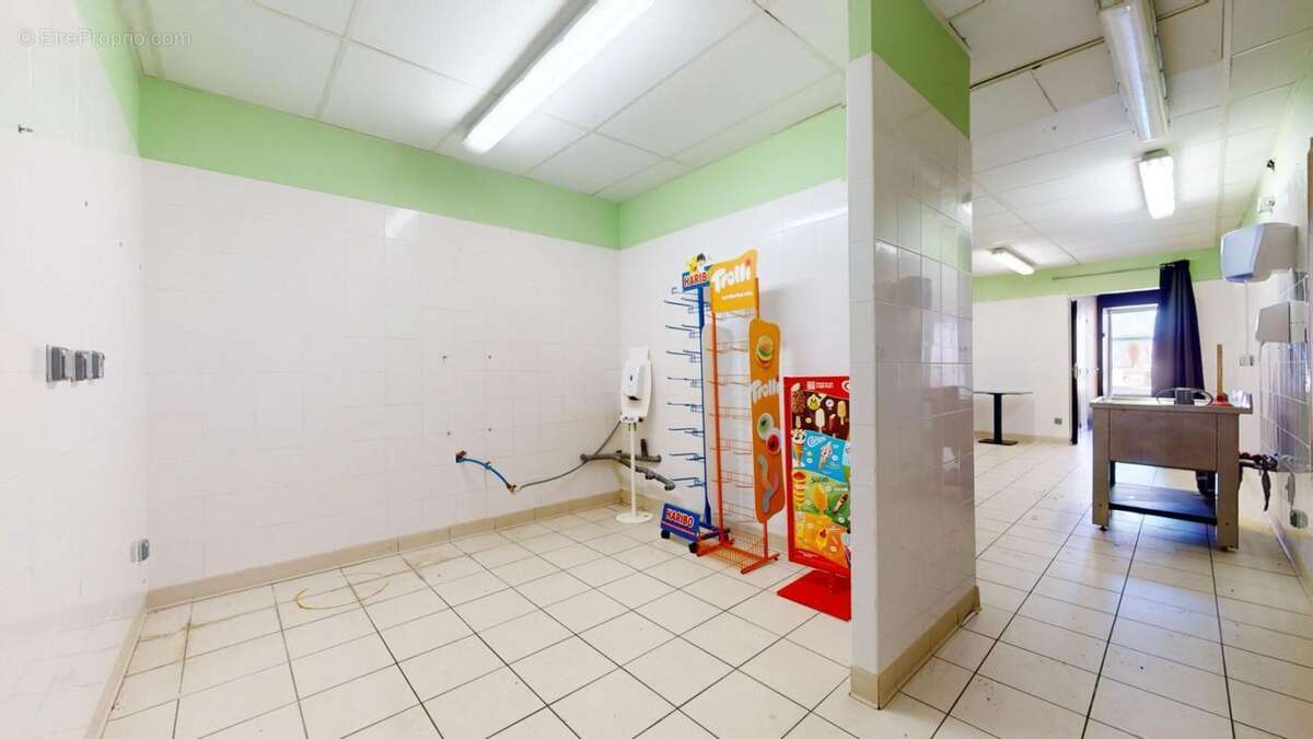 Maison climatisé R+2 avec local commercial  Conilhac Corbieres 7 pièce(s) 166 m2 cours exterieur - photo 17