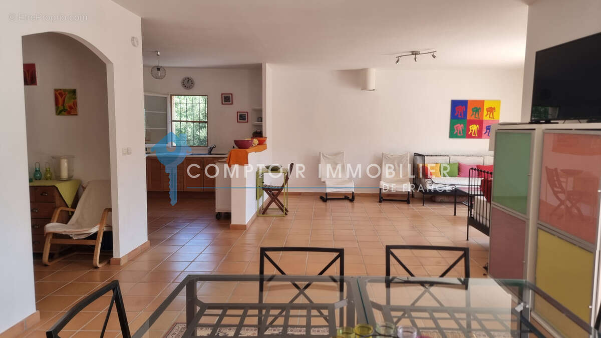 À VENDRE (83) - BARGEMON - Villa avec piscine et vue sur les collines - photo 7