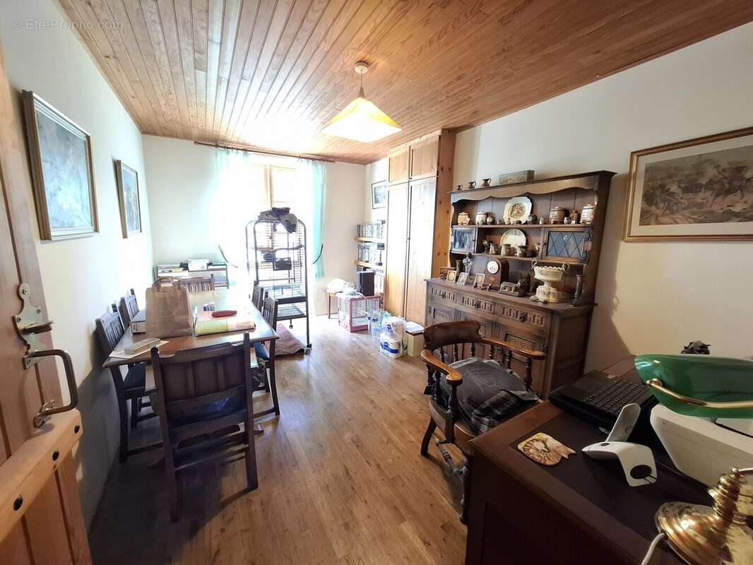 Maison à CLUSSAIS-LA-POMMERAIE