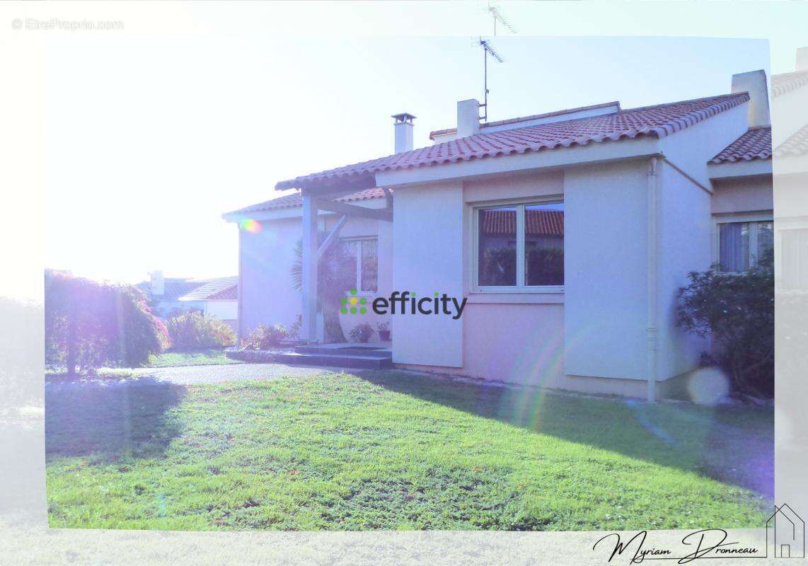 Maison à SAINT-MACAIRE-EN-MAUGES