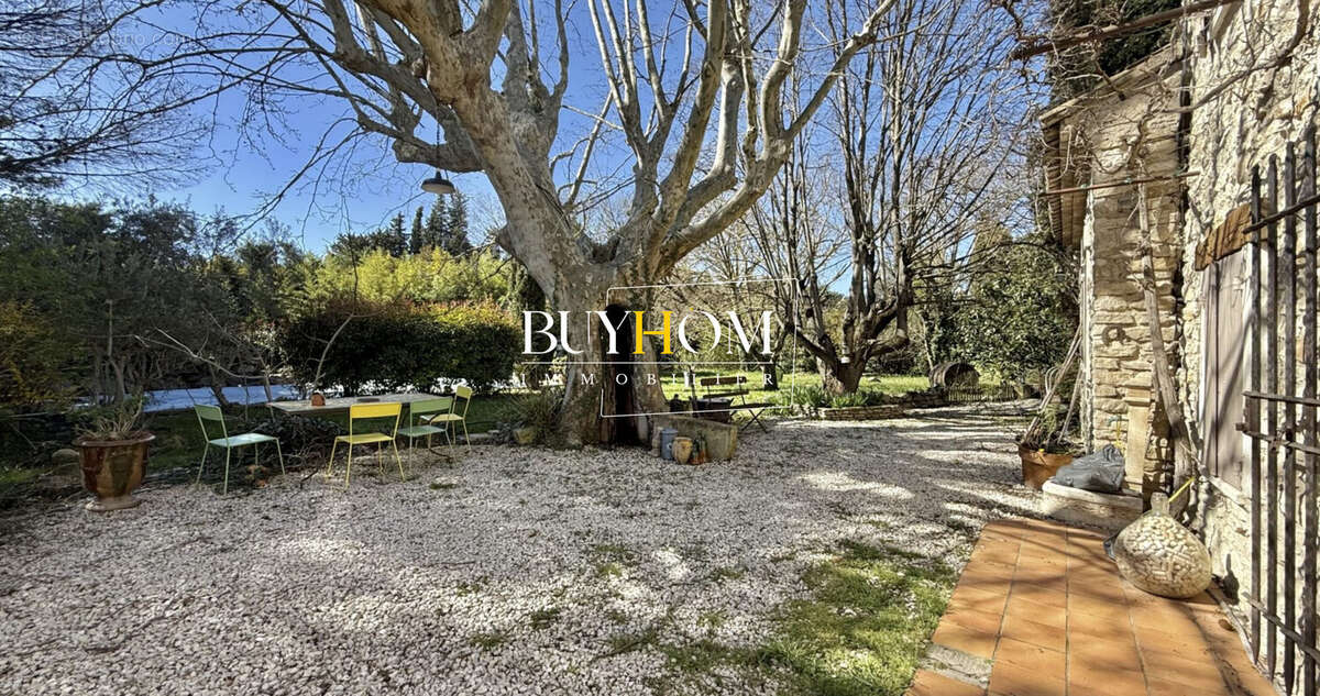 Maison à L'ISLE-SUR-LA-SORGUE