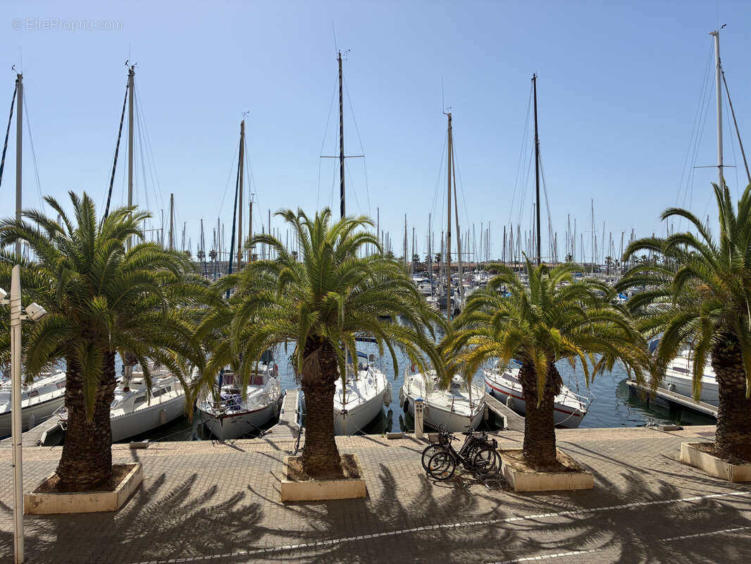 GRUISSAN, RIVE DROITE, EN EXCLUSIVITE, Appartement de type 2 avec terrasse VUE PORT + place de parking privati - photo 16