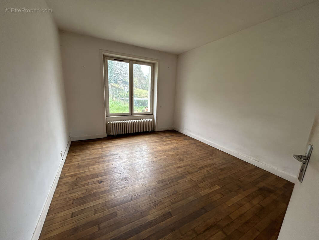Maison à MEYMAC