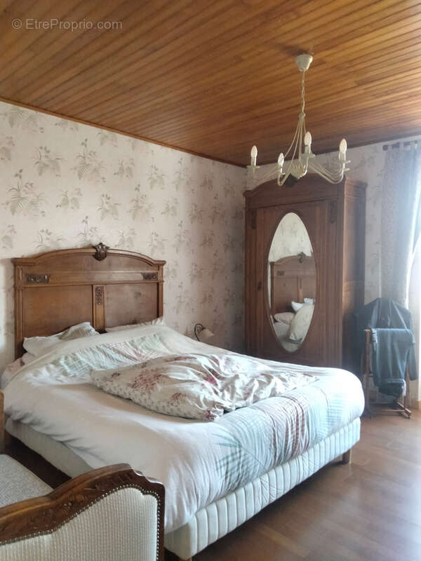 Maison de caractère de 153 m2 à Auxy   Beaux volumes, dépendances et jardin - photo 11