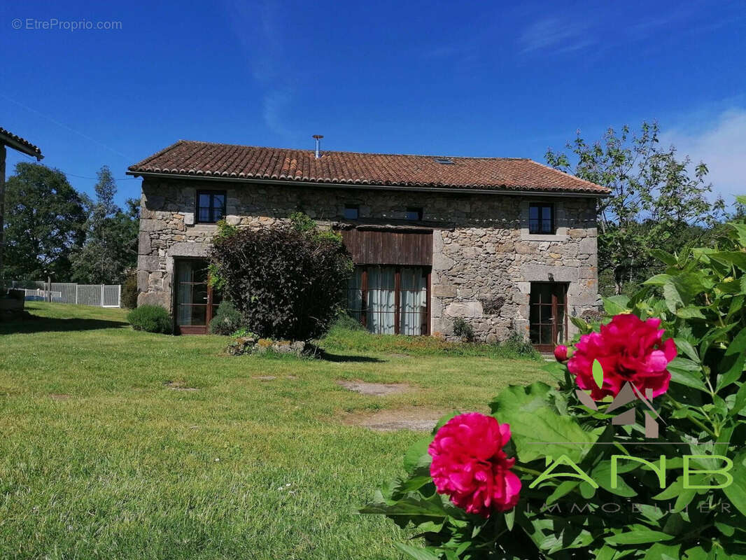 Maison à BUSSEROLLES