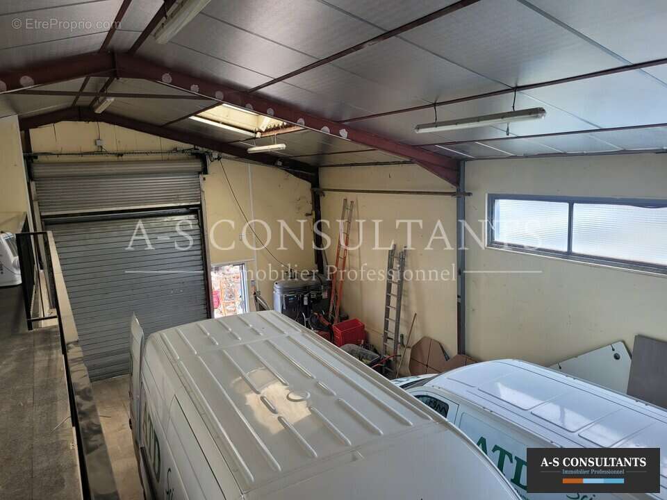 Commerce à SAINT-PRIEST