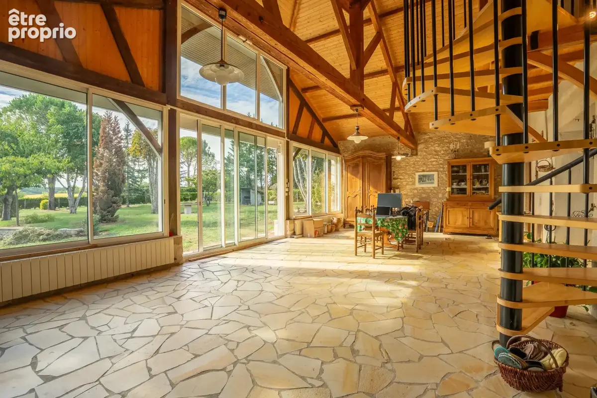 Grange en pierre restaurée (5 chambres) avec dépendance s et piscine. - photo 6