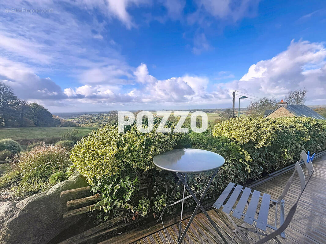 Maison à LE VAL-SAINT-PERE