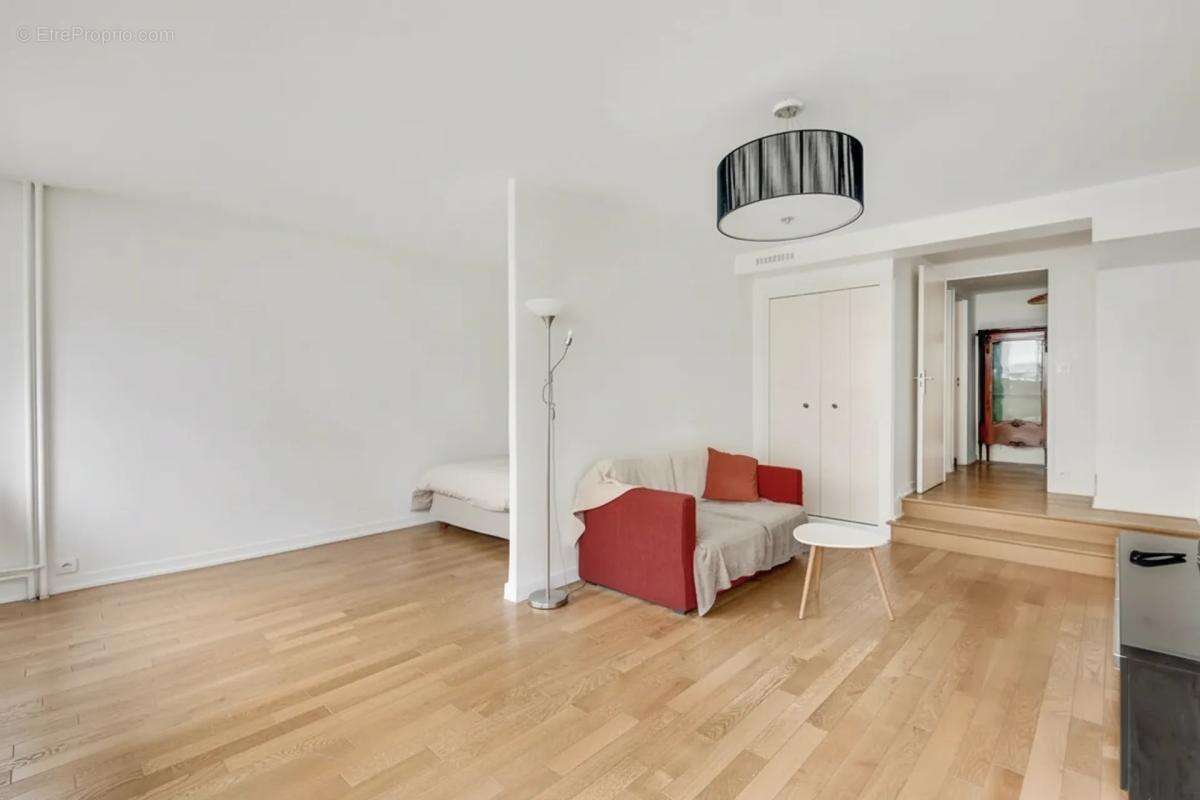 Appartement à PARIS-14E