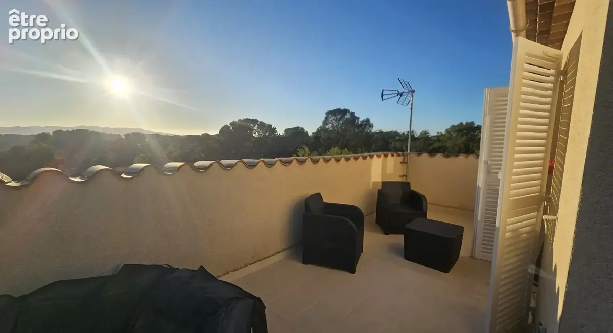 FREJUS, superbe villa avec piscine dans domaine sécurisé - photo 17