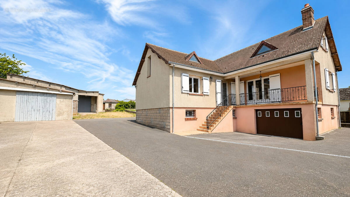 Maison à SAINT-ARNOULT-DES-BOIS