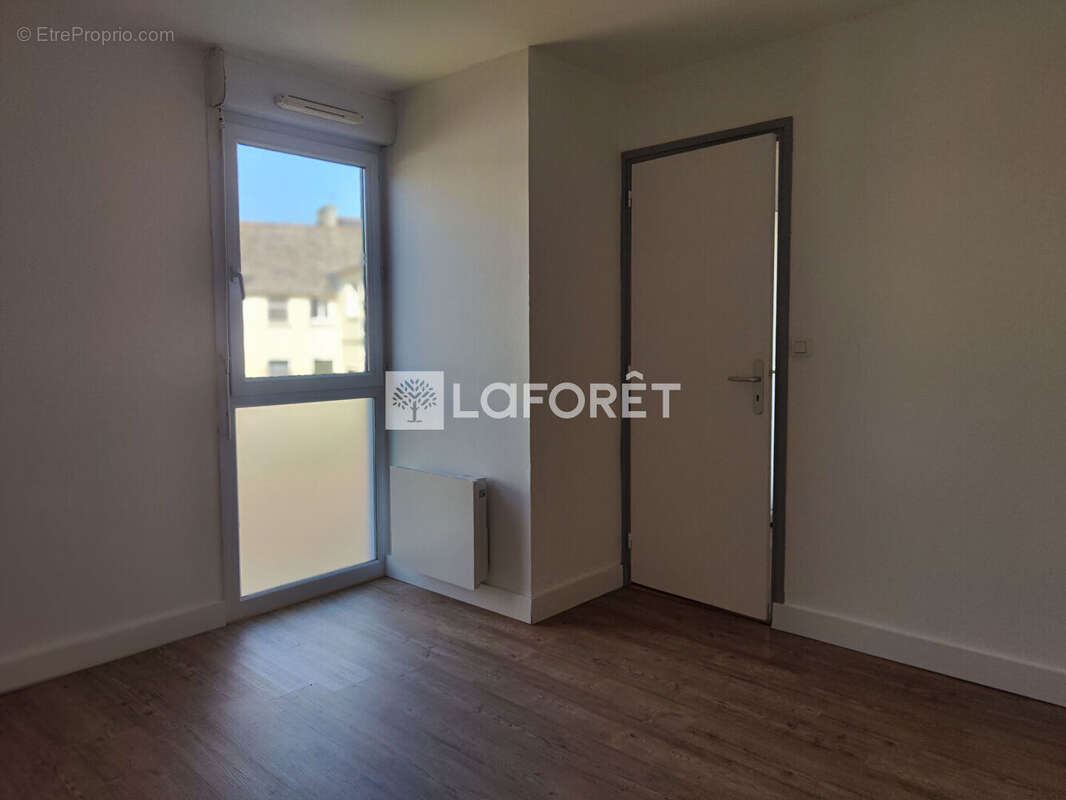 Guingamp centre, appartement rénové . - photo 8