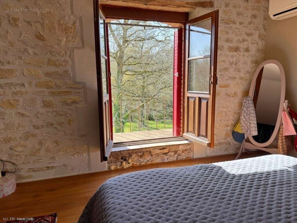 Maison à NANTEUIL-EN-VALLEE