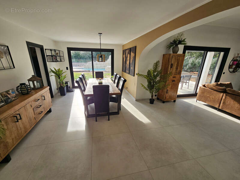 Maison à ROQUEFORT-LES-PINS