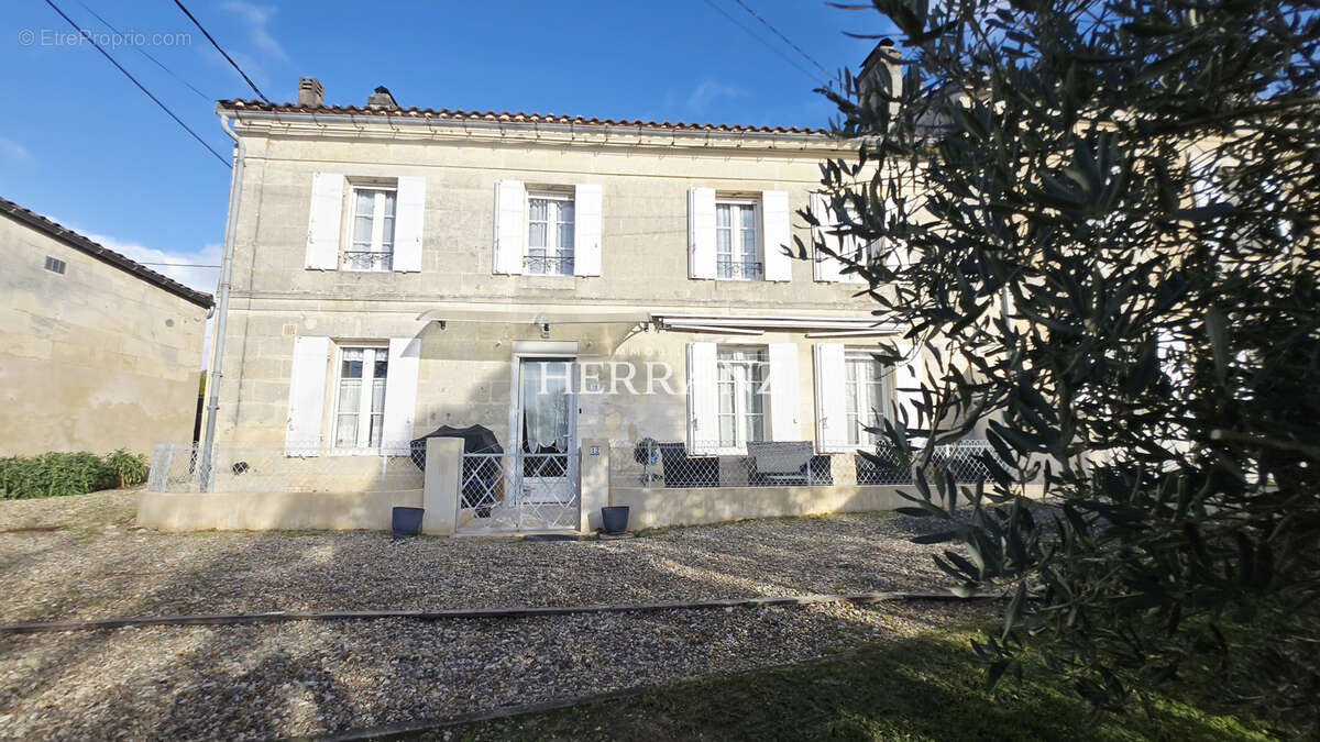 Maison à LA RIVIERE
