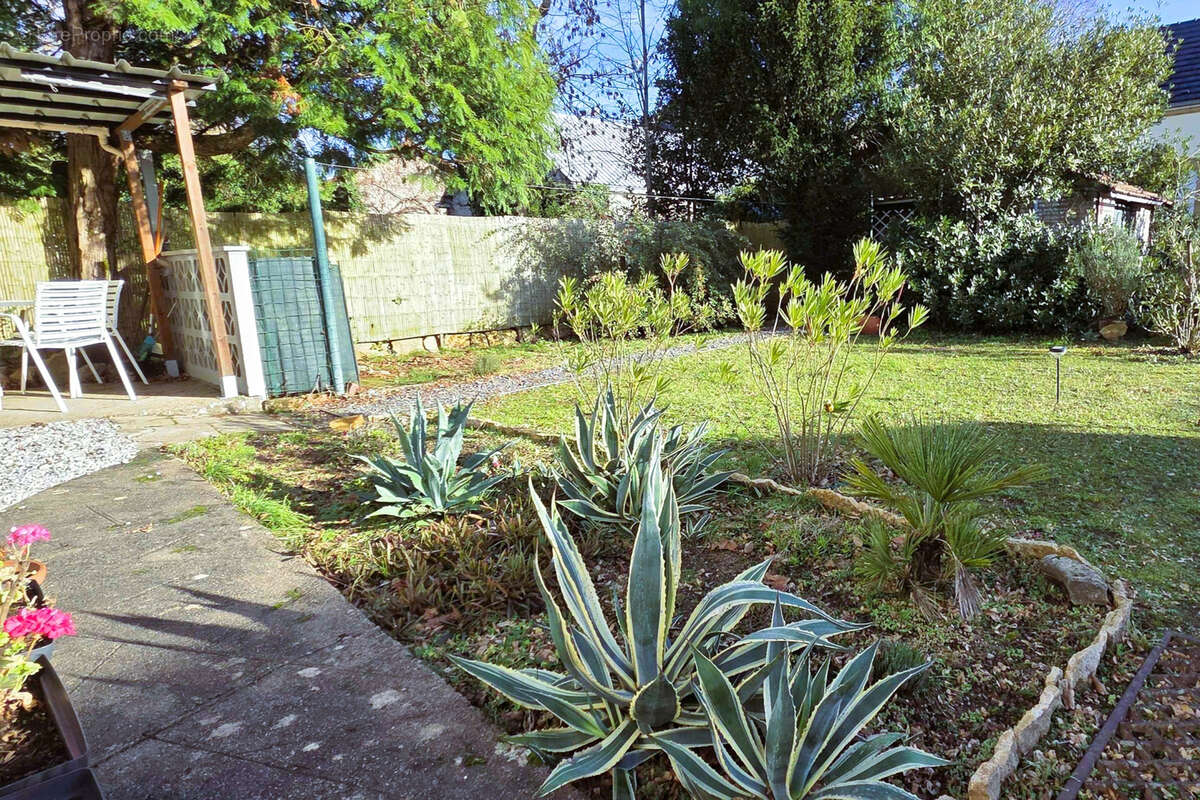 PRIX EN BAISSE! Charmante maison de ville avec jardin au calme - photo 4
