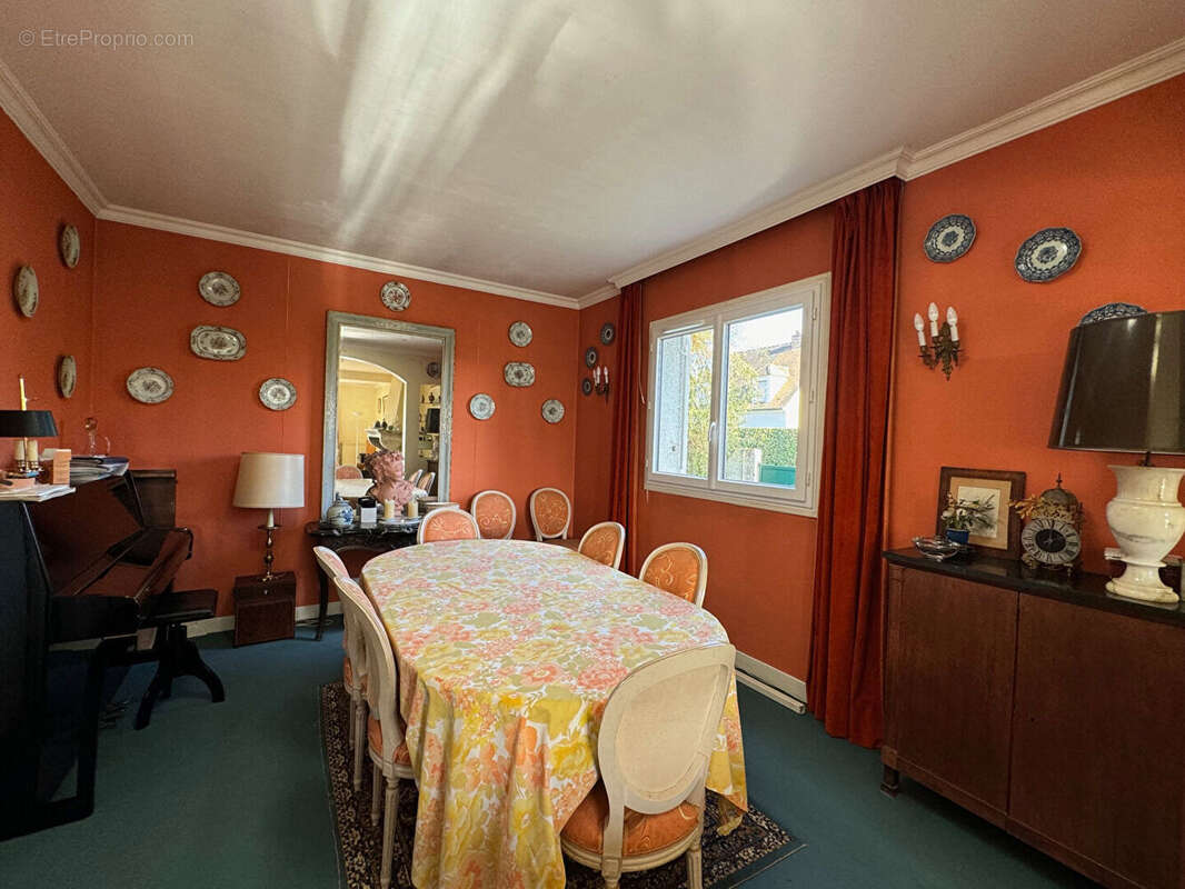 Maison à SAINT-NOM-LA-BRETECHE