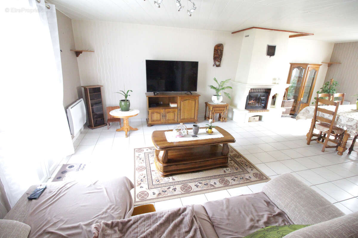 Maison à AMBILLOU