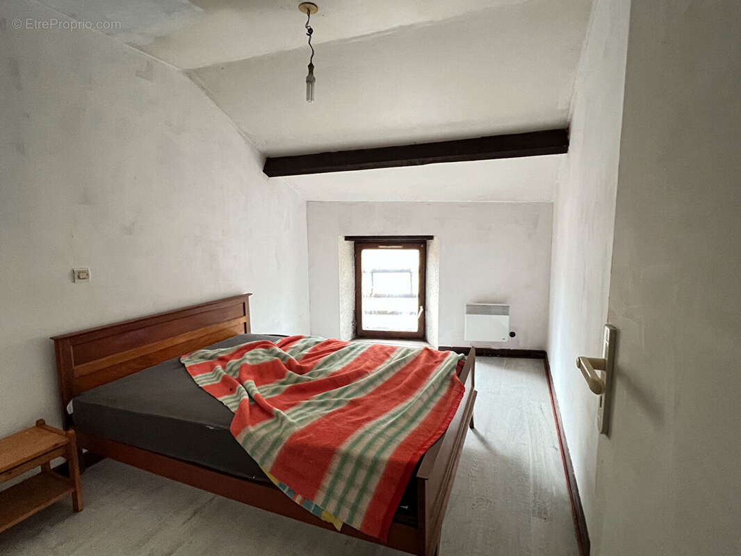 Maison à LUSSAC-LES-CHATEAUX