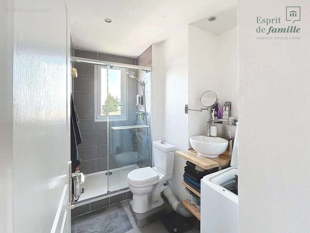 Au coeur de Sathonay Camp, T2 de 52,42m2, vendu loué - photo 10