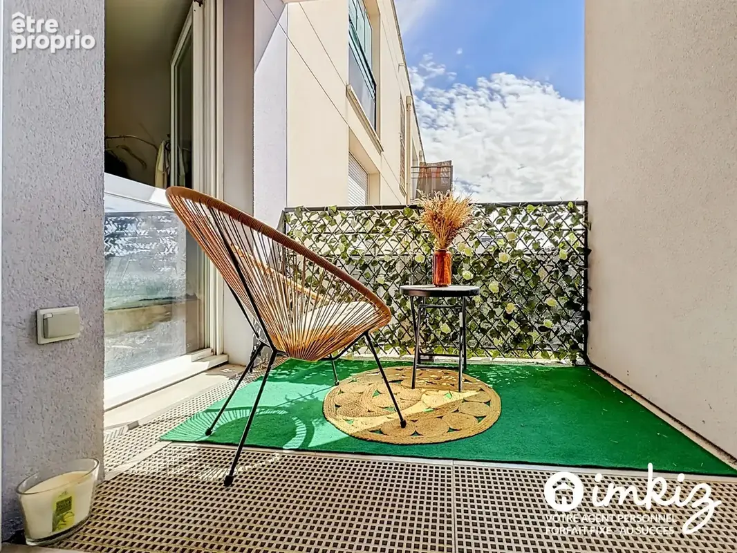 Grand studio / T2, balcon et parking privé - photo 9