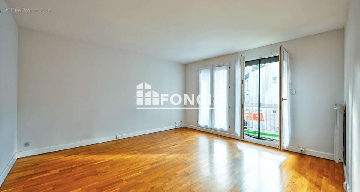 Appartement à FONTENAY-LE-FLEURY