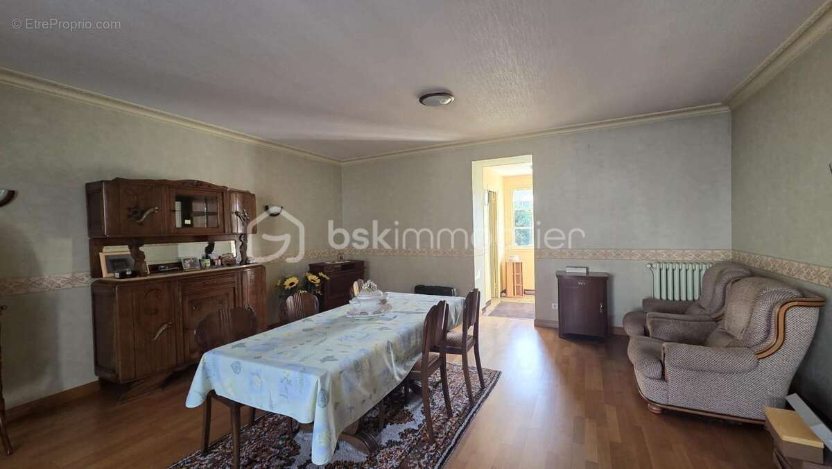 Maison à SAINT-GERMAIN-EN-COGLES