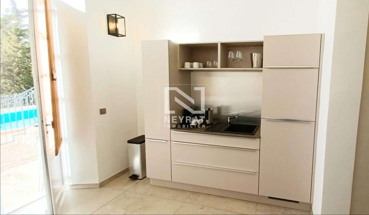 Appartement à TOURRETTES