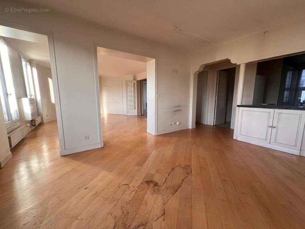 Appartement à PARIS-1E