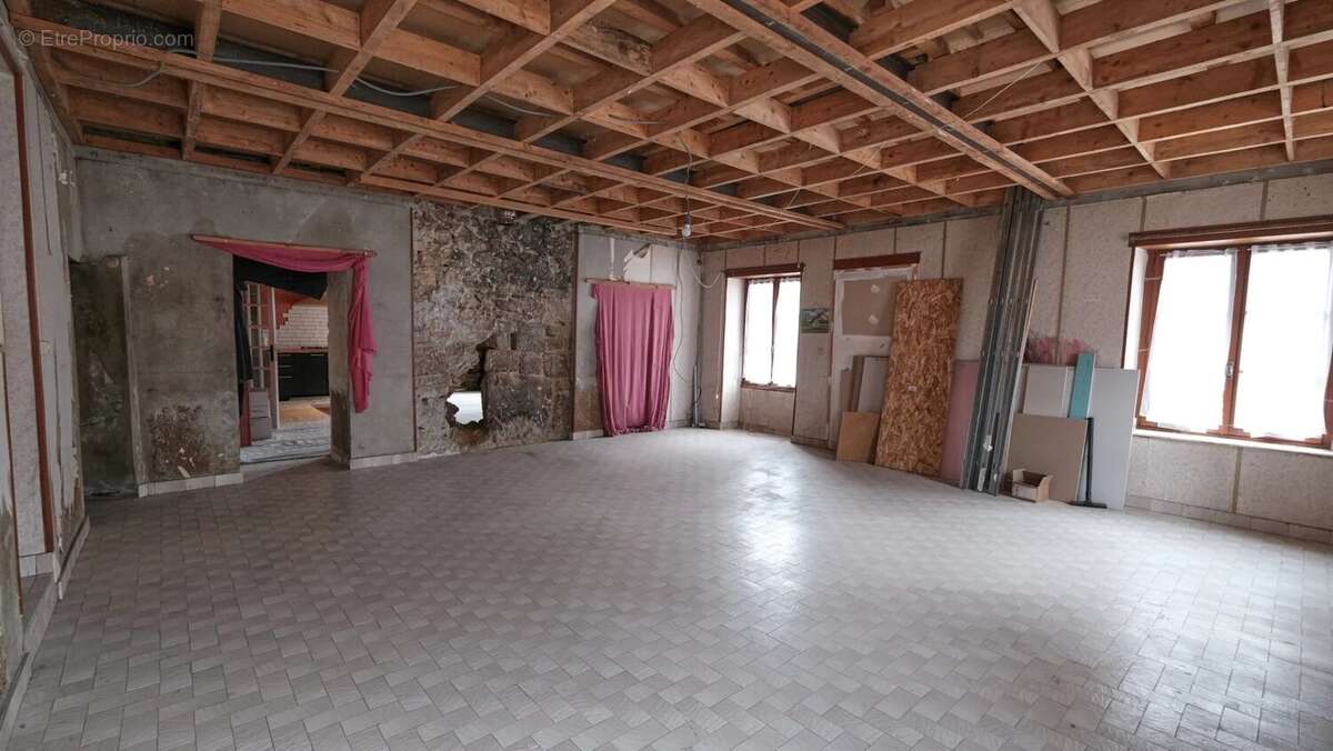 Maison à ROUSSILLON-EN-MORVAN