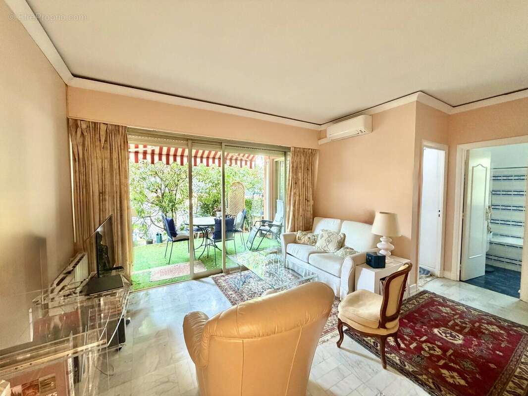 Appartement à ROQUEBRUNE-CAP-MARTIN