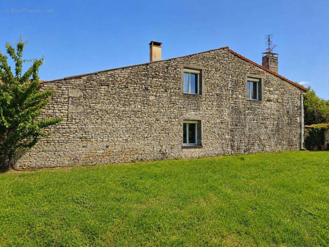 Maison familiale avec grand jardin à Bessé - photo 11