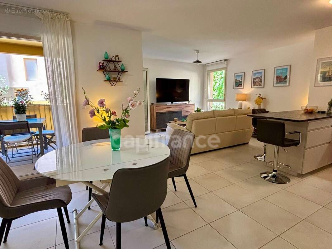 Appartement à vendre 4 pièces HYERES (83) - Plain pied - 2 parkings - 2 terrasses - photo 7