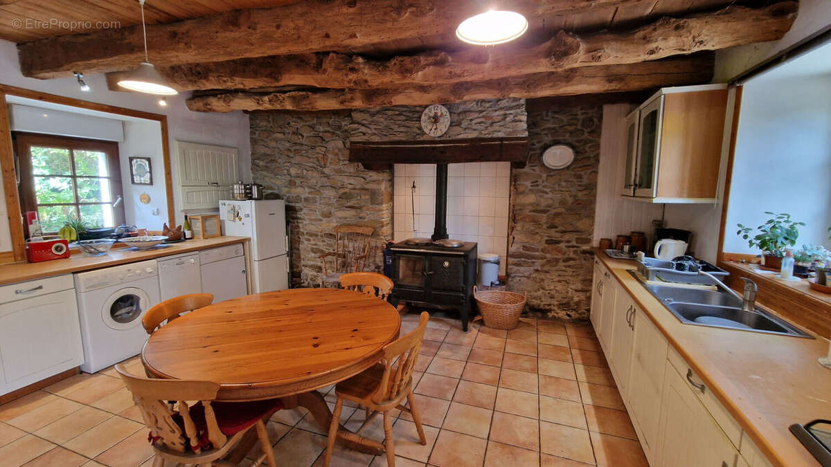 CÔTES D'ARMOR Charmante maison de 2 chambres avec garage et jardin, dans un environnement paisible et proche de la nature. - photo 4