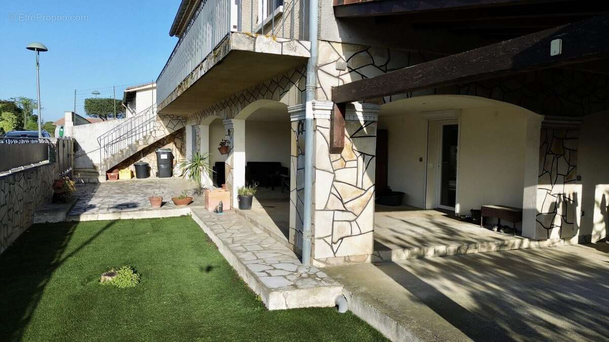Maison 204 m² à Villalier  - photo 2