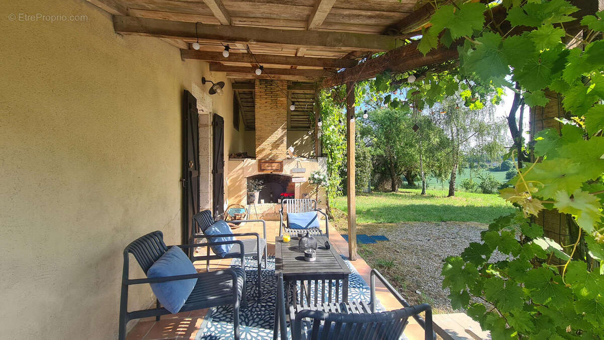 terrasse - Maison à AUBETERRE-SUR-DRONNE