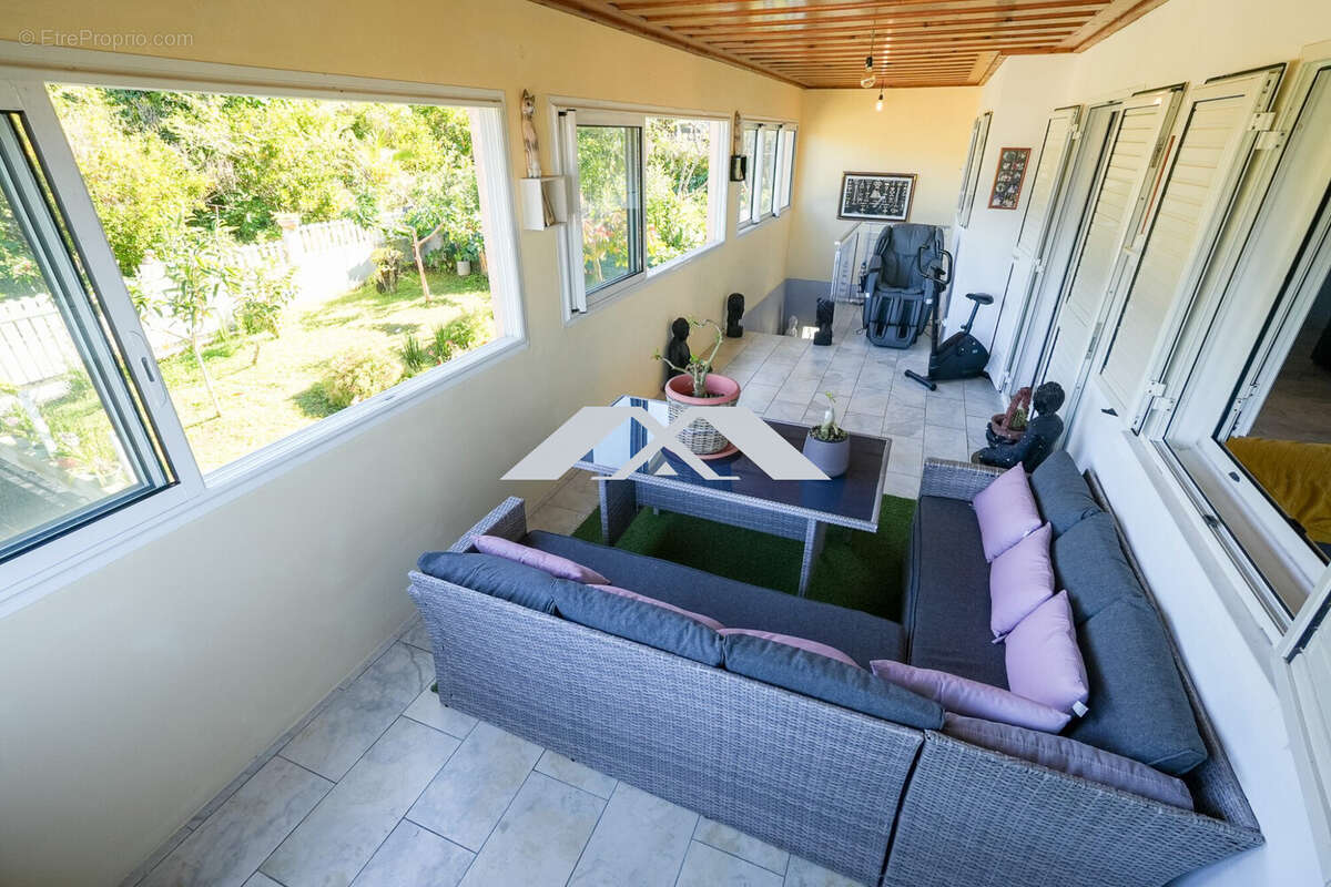 Maison 264 m² à Les Avirons  - photo 5